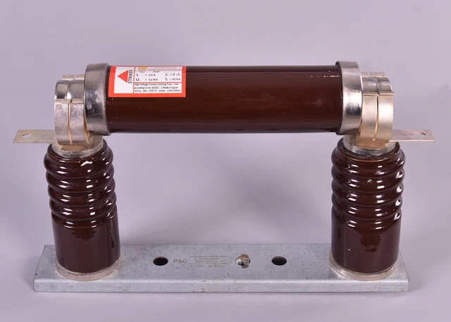 MV fuse bases